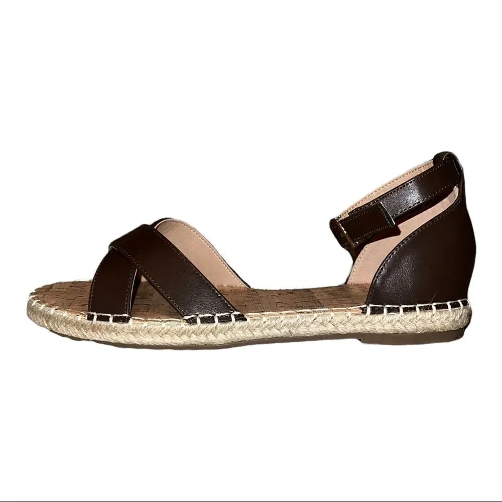 Journee Collection Womens Lyddia Brown Faux Leather Flat Sandals 10M New